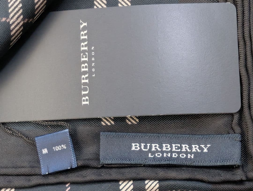 新品未使用BURBERRY バーバリーシルクスカーフ57×57ブラック正規品