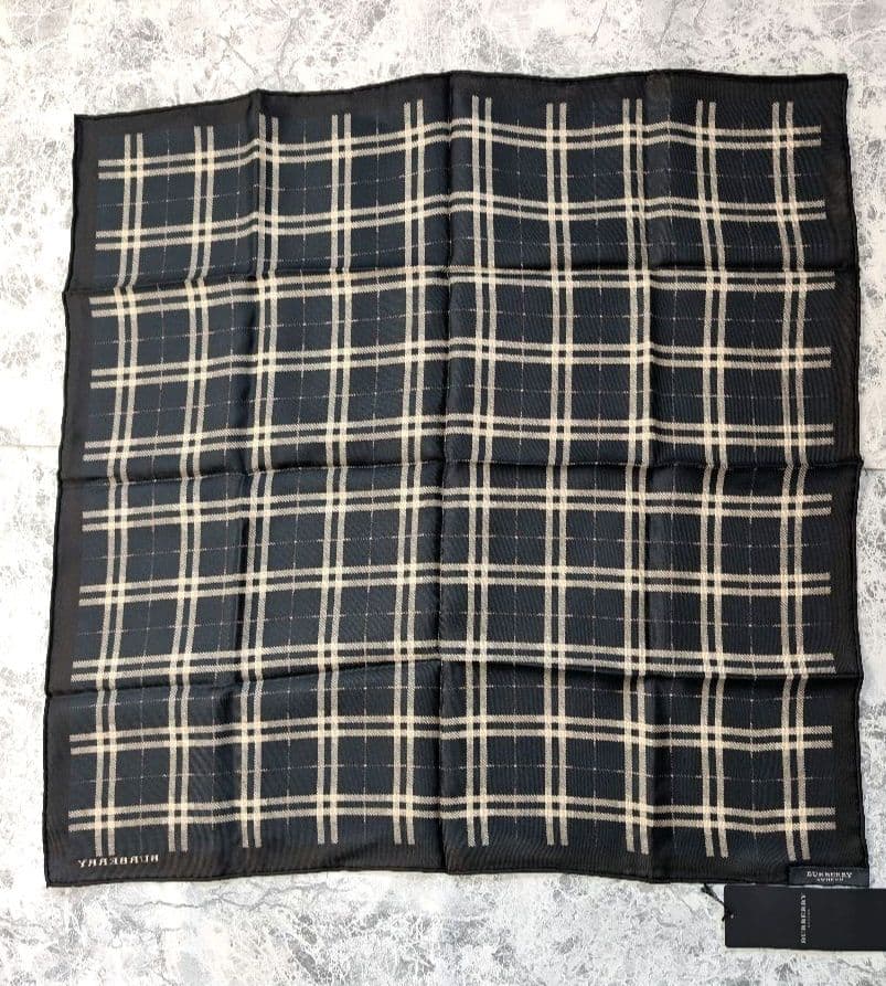 新品未使用BURBERRY バーバリーシルクスカーフ57×57ブラック正規品
