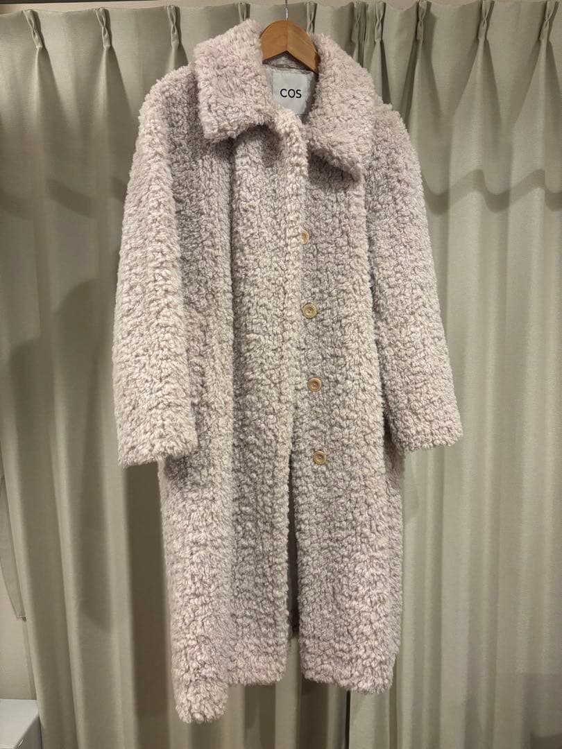COS ロングコート白