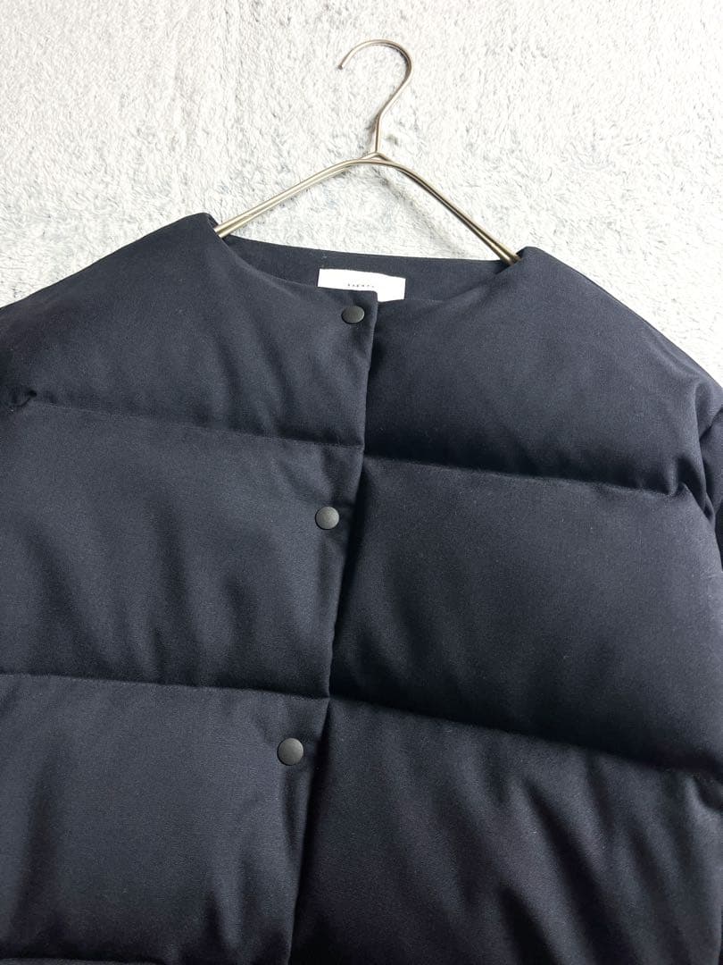 極美品【kagure】かぐれ 毛100% ノーカラーダウンジャケット ネイビー