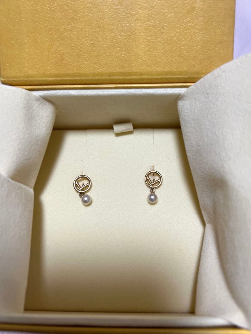 FENDI ピアス