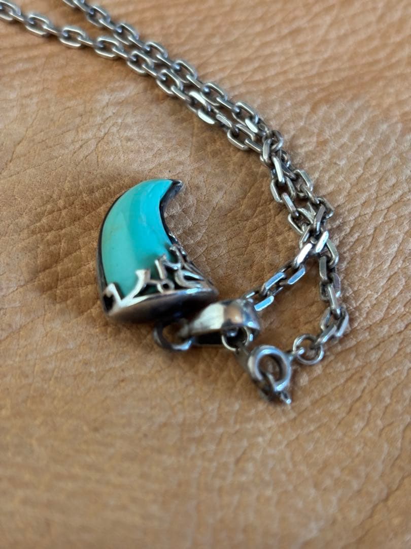 ターコイズと牙型ネックレス.シルバー