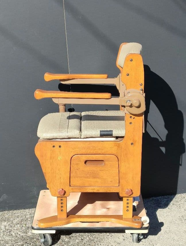 未使用Panasonic家具調トイレ 座楽アウポット ひじ掛け跳上げ直接引取歓迎