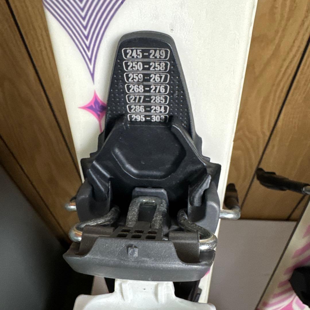 スキー板 ピンクと紫のデザイン　136