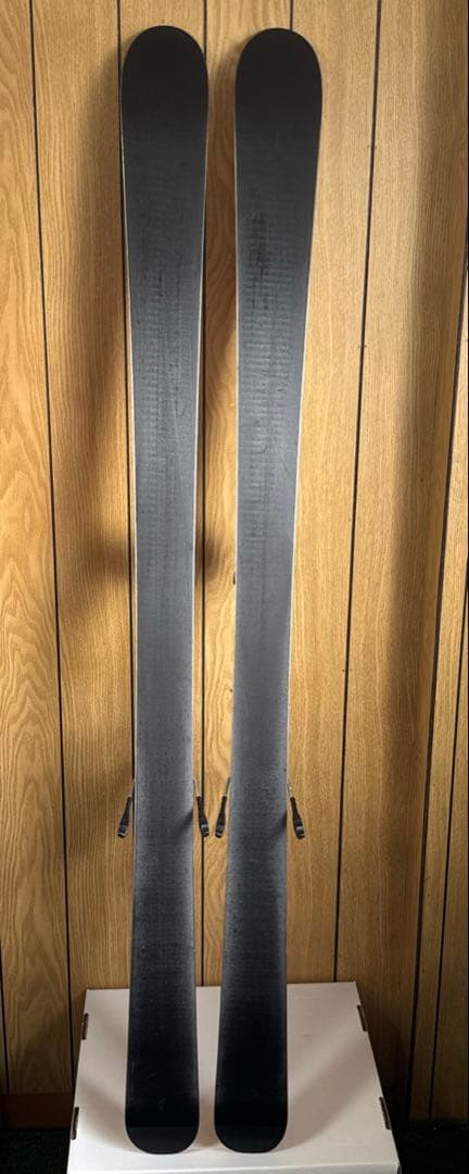 スキー板 ピンクと紫のデザイン　136