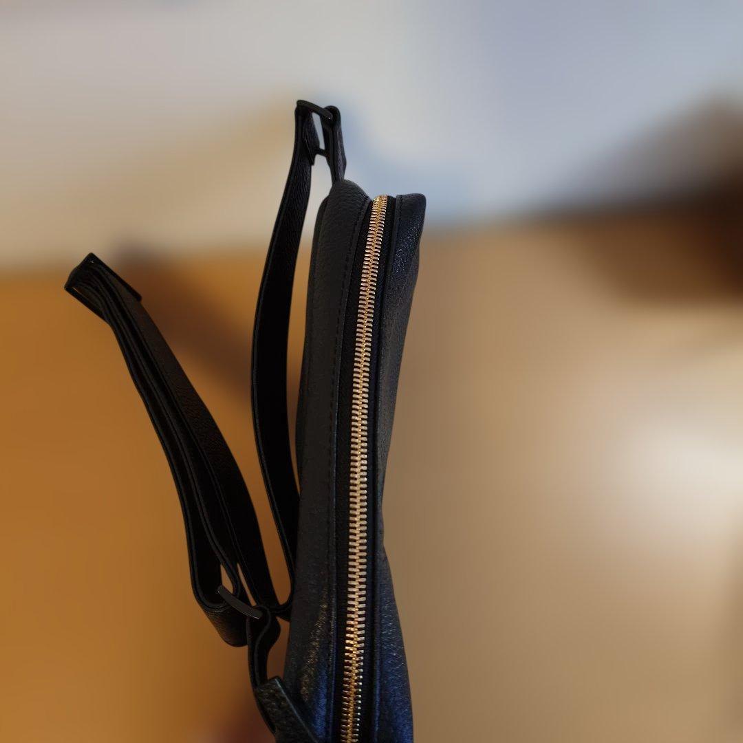 HushTug　ボディバッグ