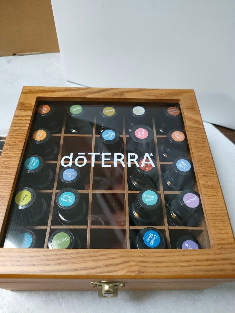 ドテラ　エッセンシャルオイルセット　２１本　小瓶付き24個　木箱