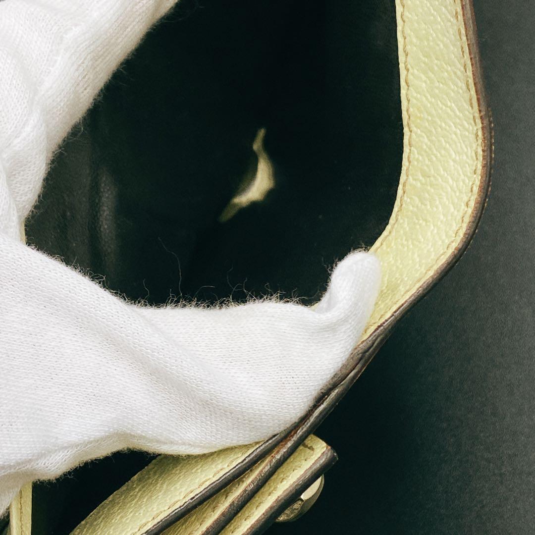 美品＊グッチ ホワイトレザー 二つ折り財布 チェーンマルチカラーデザイン