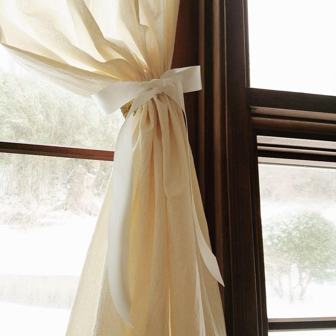 ナチュラルコットン♪フリル両開きカフェカーテン リボンクリップ付き♪キナリ 無地