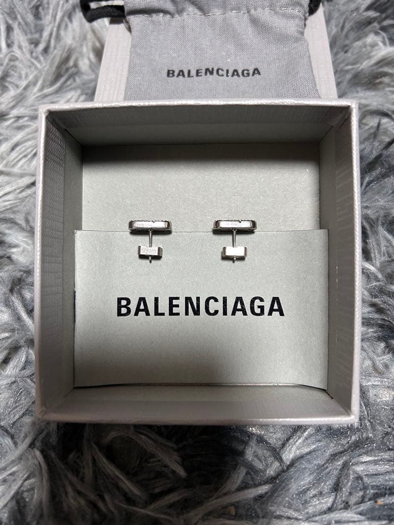 BALENCIAGA BBロゴ ピアス 箱・巾着・レシート付き 正規品