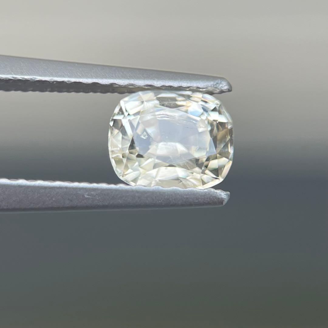 スリランカ産非加熱天然ライトイエローサファイアルース