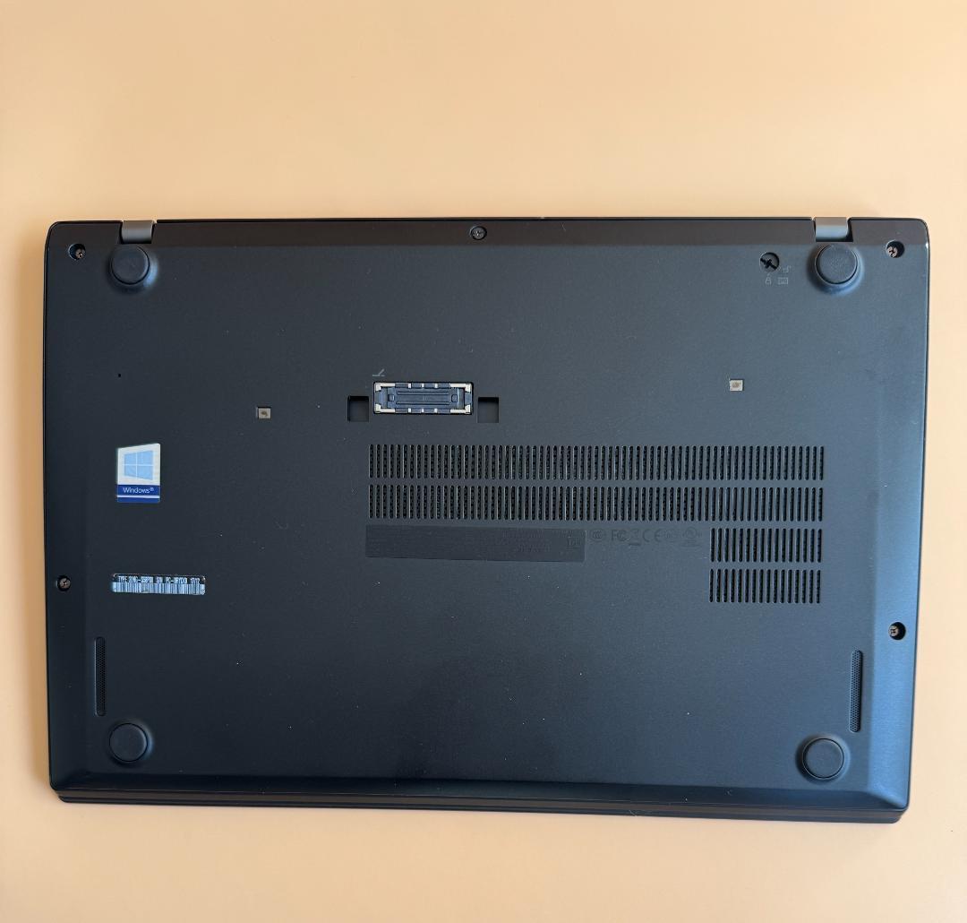 ThinkPad T470s 本体。おまけつけました。