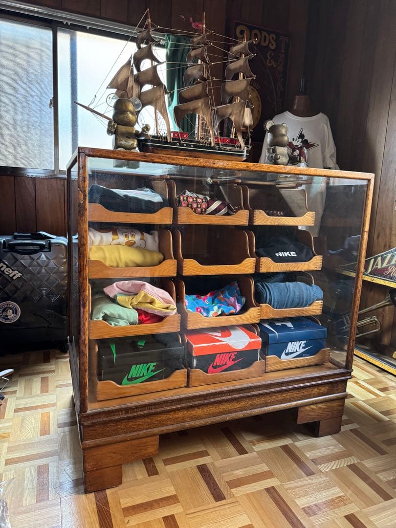 ヴィンテージ木製ディスプレイキャビネット(出荷方法は要相談)