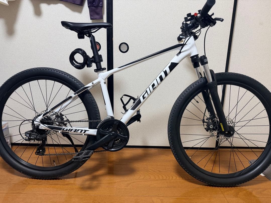 GIANT マウンテンバイク ホワイト local pick up only