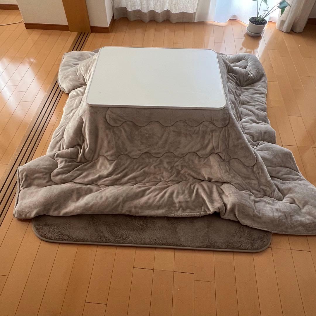ニトリ　正方形リバーシブルこたつ(LC2370WH) +薄掛布団（LPCGY）