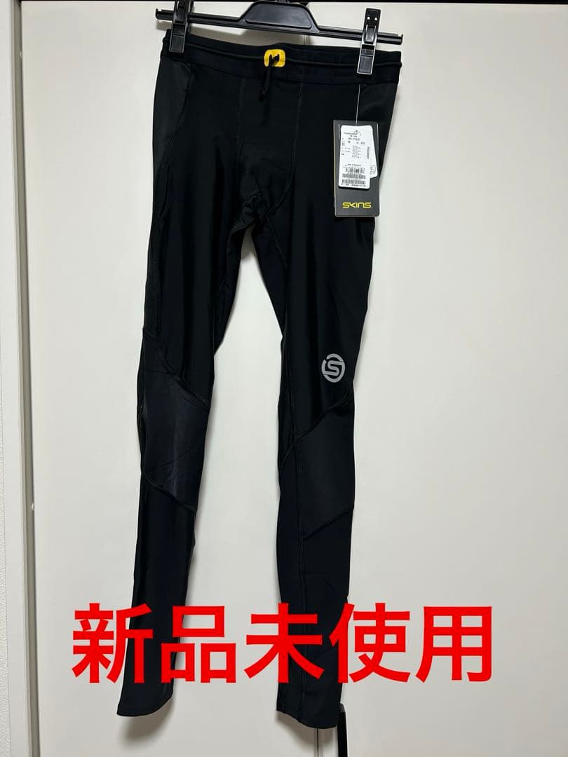 SKINS ブラック タイツ 新品タグ付き　Ｍサイズ