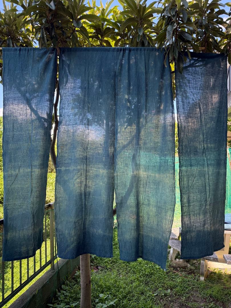 ◯ビッグサイズ、藍染創作暖簾 　タテ200、ヨコ250(64 X4枚)cm