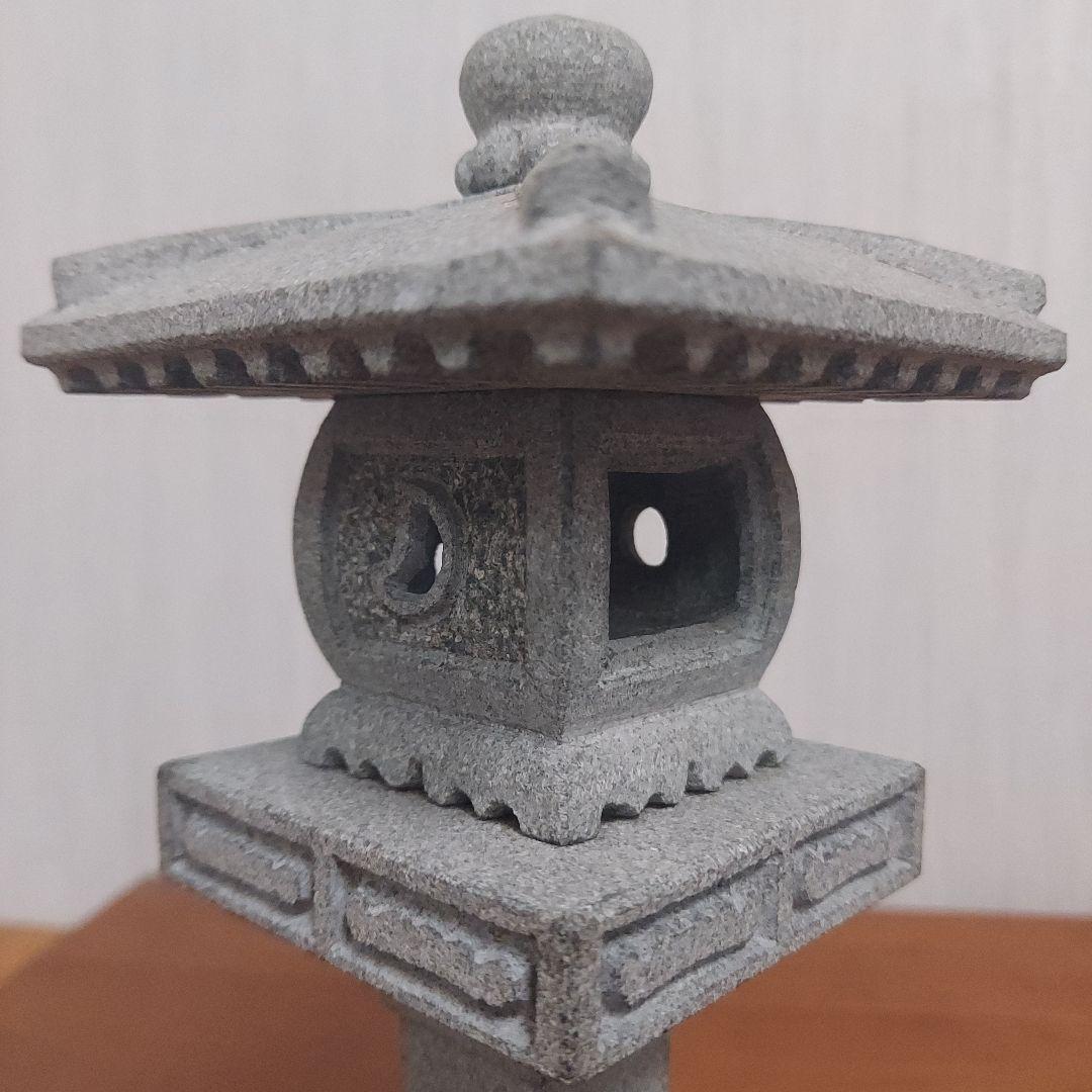 日本の石製燈籠 灰色 25cm