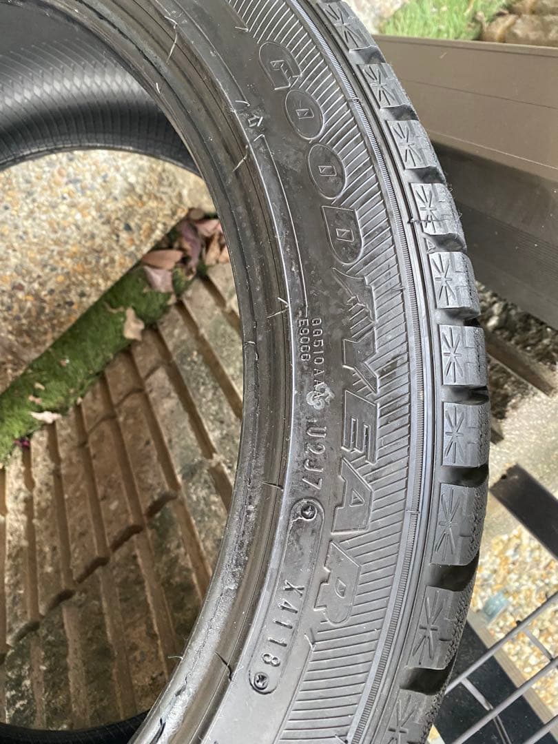 京都よりバリ山GOODYEARスタッドレス225/45R18冬用タイヤ4本セット