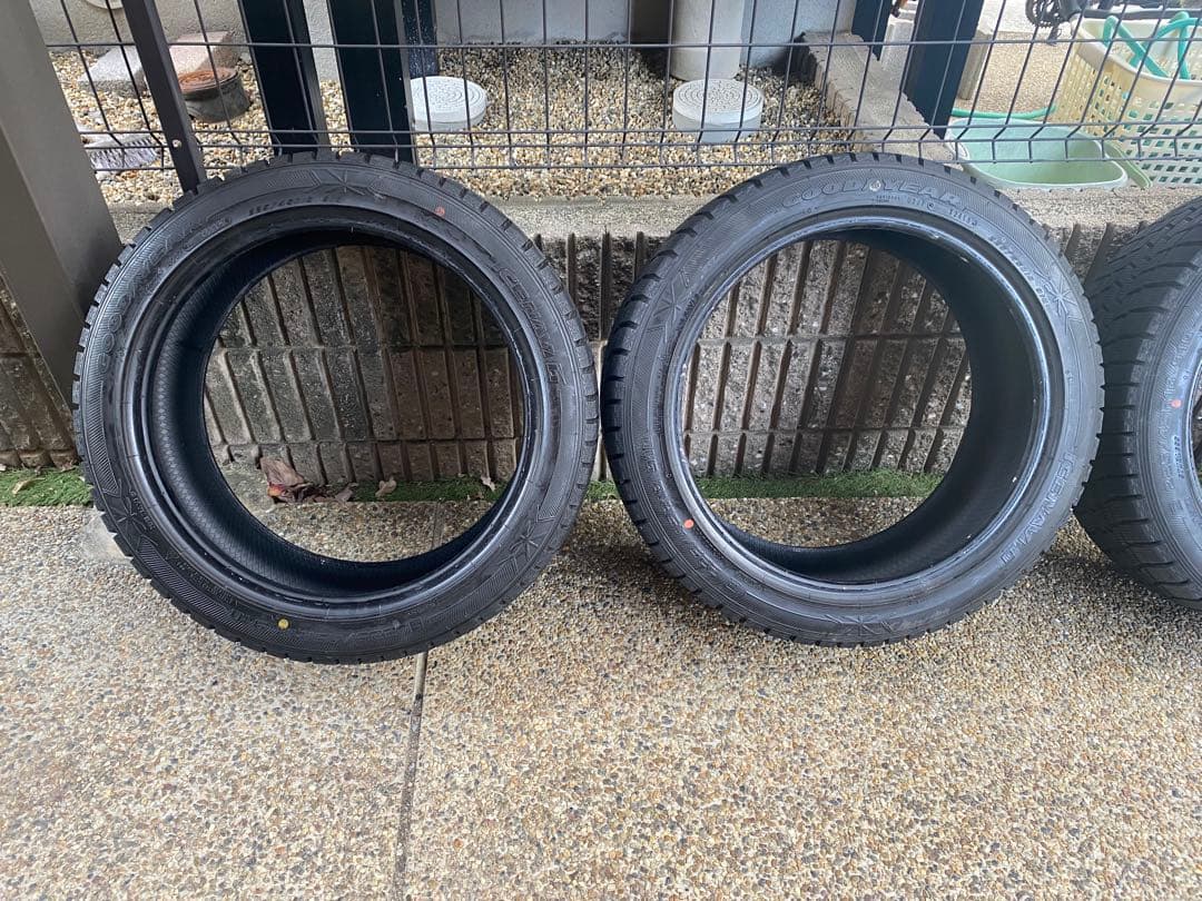 京都よりバリ山GOODYEARスタッドレス225/45R18冬用タイヤ4本セット