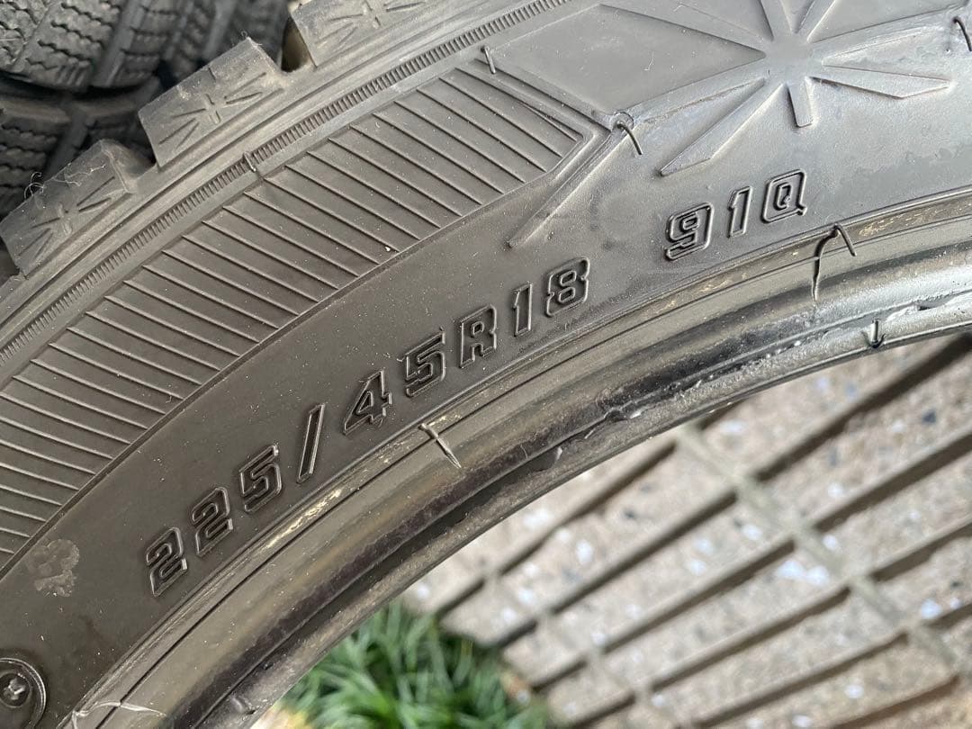 京都よりバリ山GOODYEARスタッドレス225/45R18冬用タイヤ4本セット