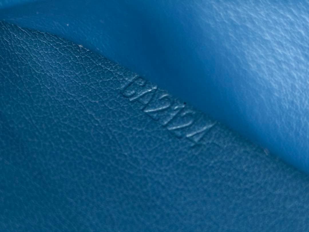 美品！超希少色　ルイヴィトン　トリヨンレザー　ジッピーヴェルティカル　ブルー系