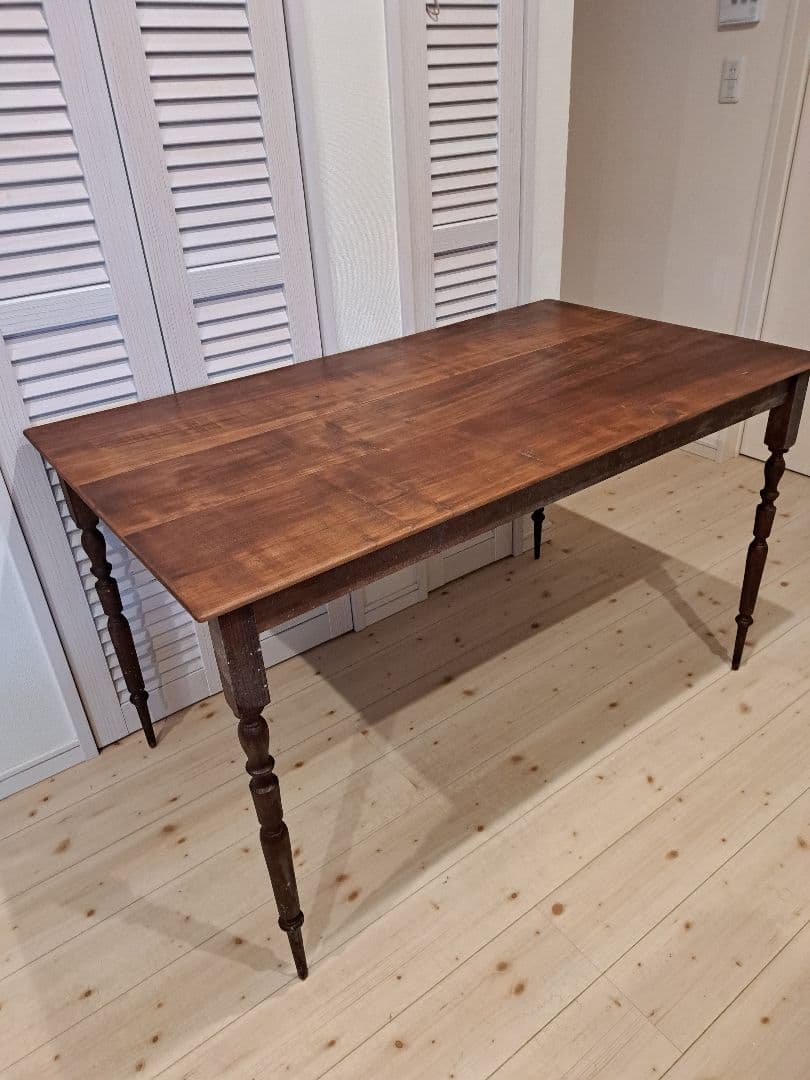 木製クラシックテーブル ブラウン　アンテァーク