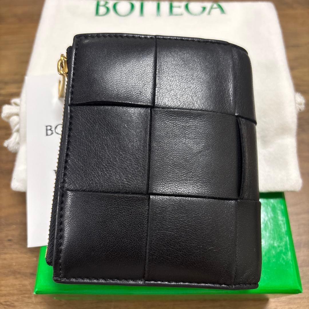 BOTTEGA VENETA ブラックレザー二つ折り財布