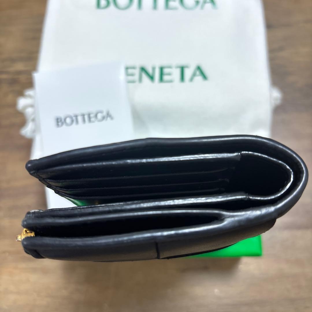 BOTTEGA VENETA ブラックレザー二つ折り財布