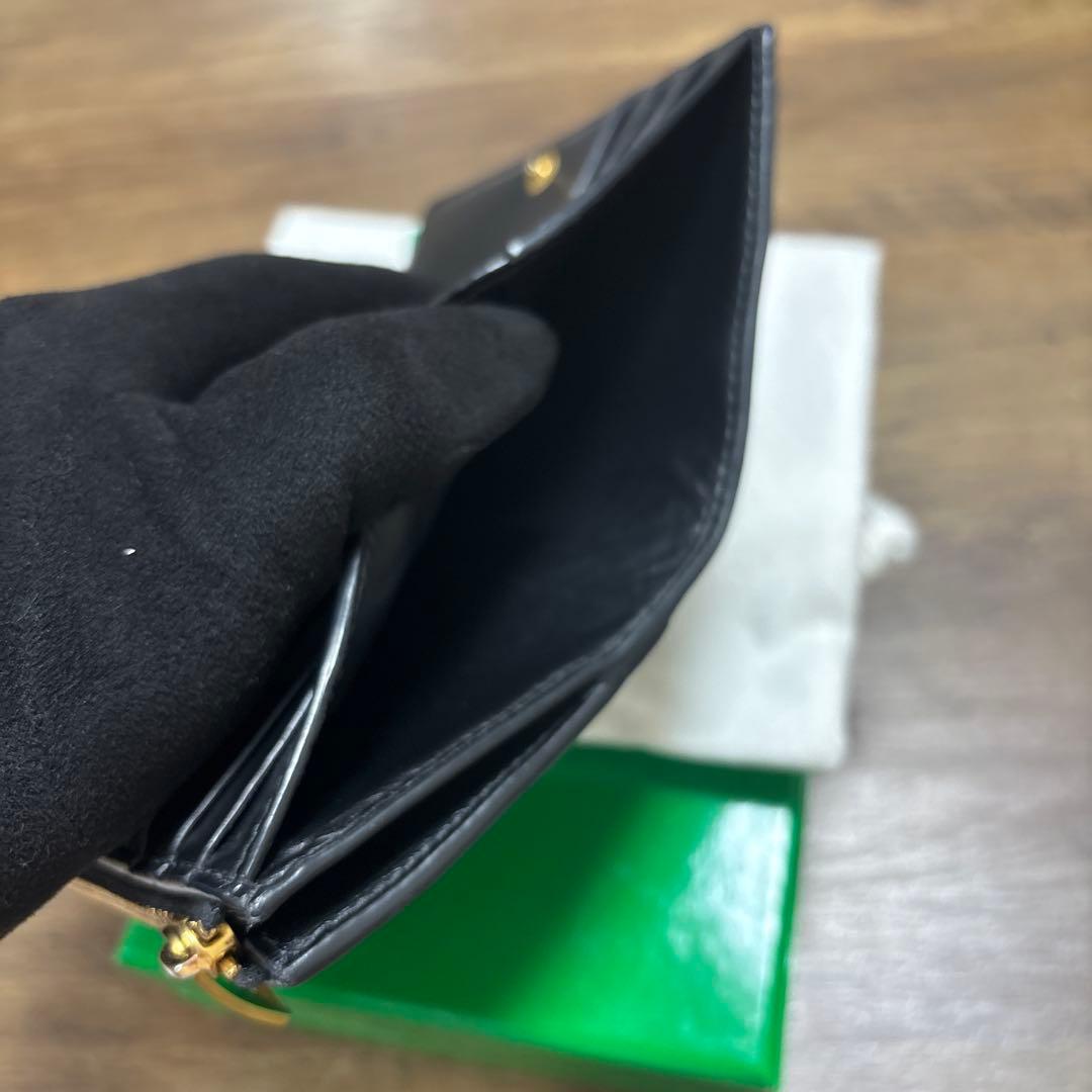 BOTTEGA VENETA ブラックレザー二つ折り財布