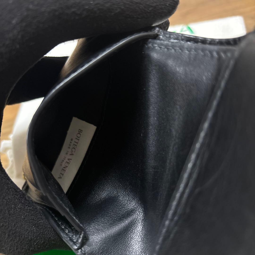 BOTTEGA VENETA ブラックレザー二つ折り財布