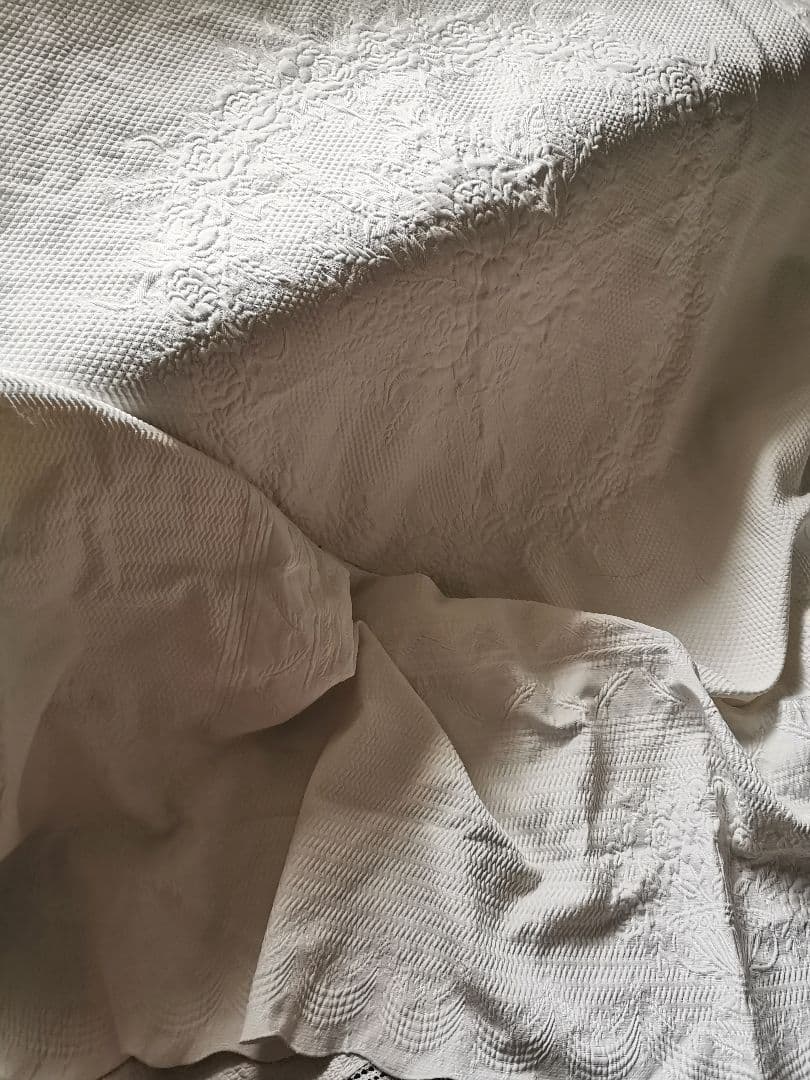 アンティークピケドプロヴァンス 超大判スカラップキルト薔薇＆麦＆花器トラプント風