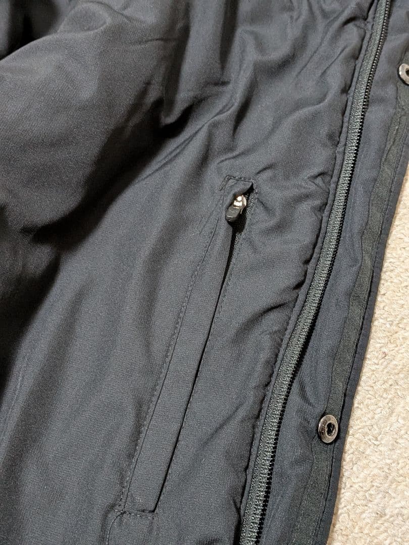 【美品】UNDER ARMOUR 刺繍ロゴ　フード付きロングベンチコート黒　XL