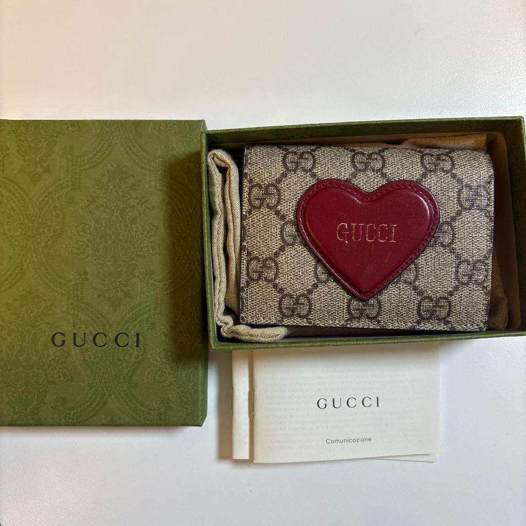 GUCCI ハート型ロゴ 二つ折り財布