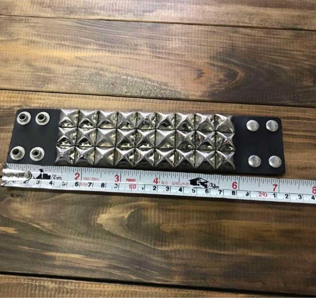 スタッズブレス　ブレスレット　スタッズ　3連ピラミッドスタッズ