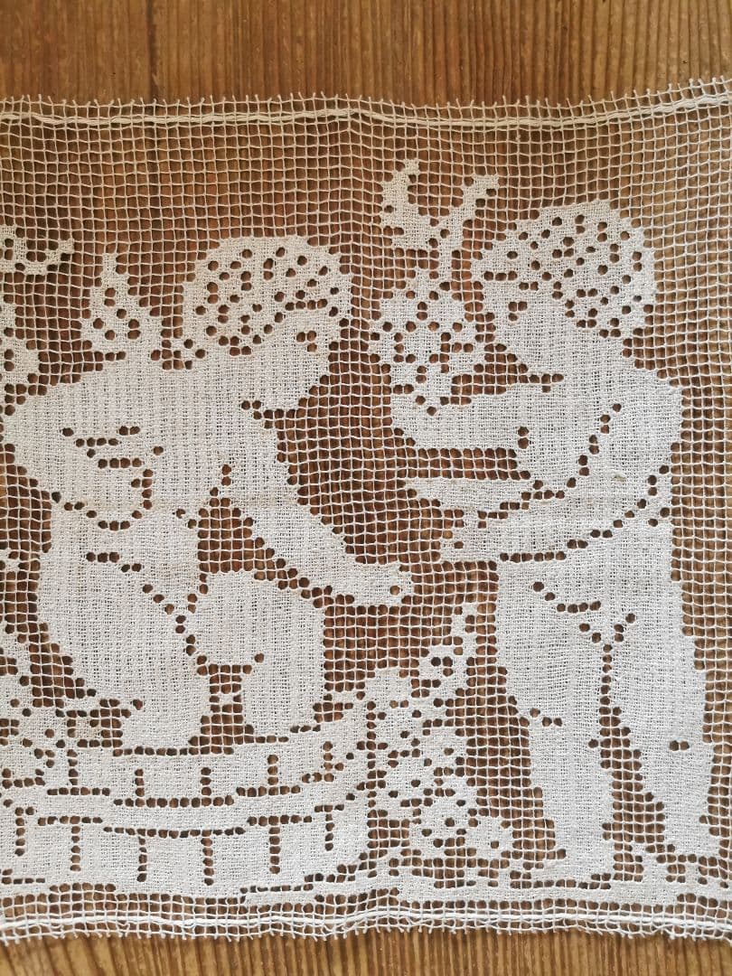 アンティークフランス 手編みリネンフィレレースパネル 天使の葡萄酒ワイン作り