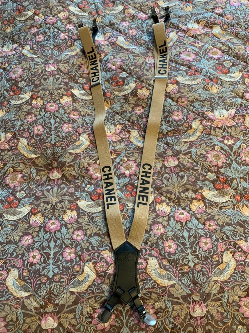 ◇ CHANEL ロゴ入りサスペンダー ベージュ ◇