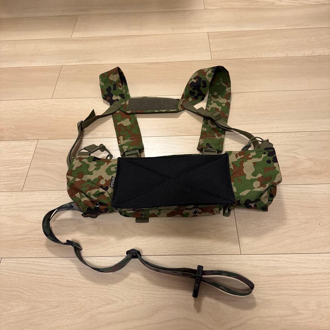 迷彩 チェストリグ　3連インサート3つ付きChase Tactical