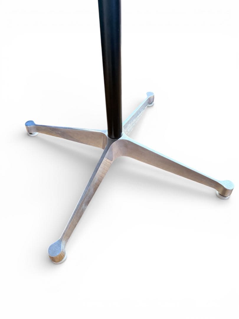 イームズテーブル - コントラクトベース