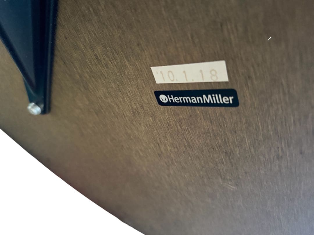 イームズテーブル - コントラクトベース