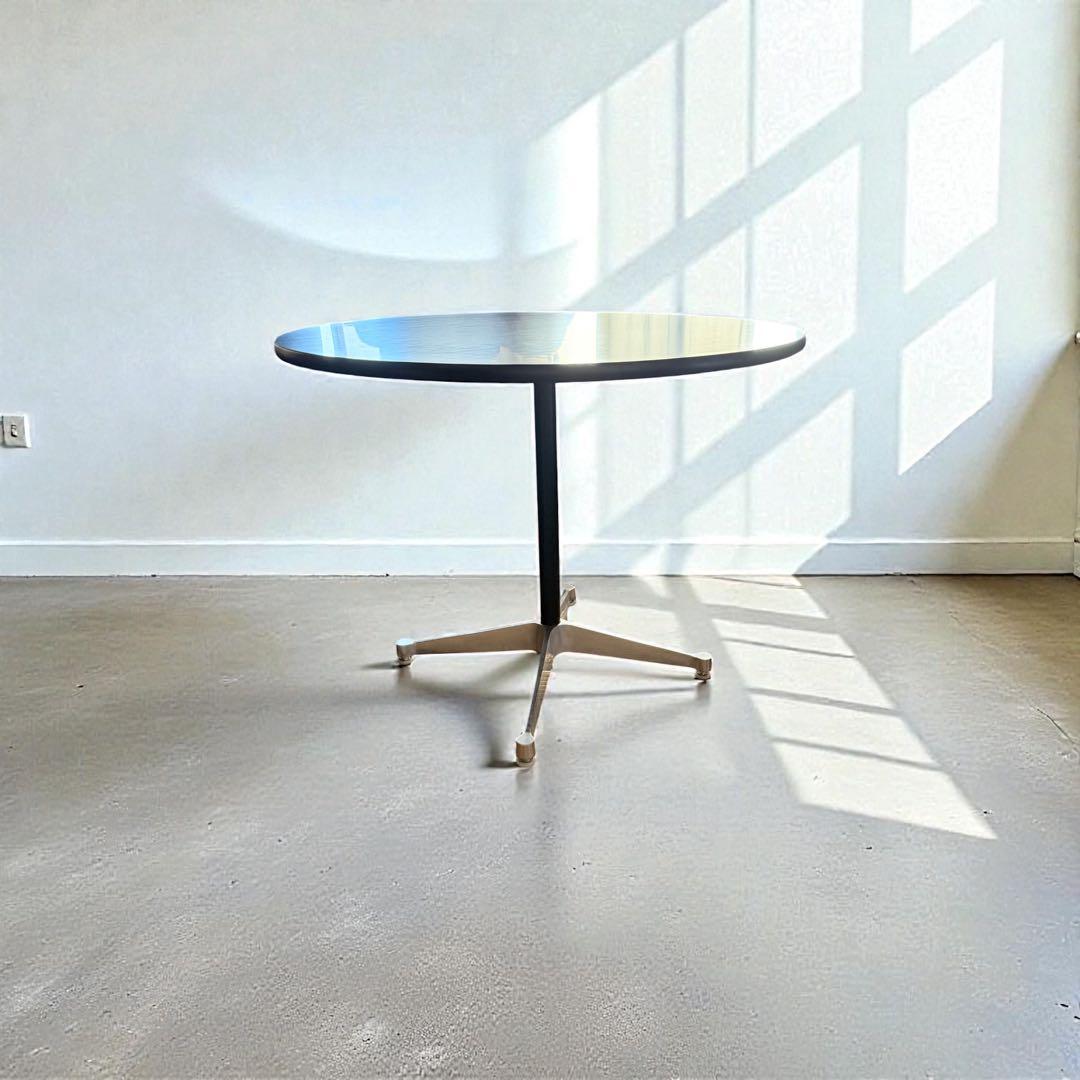 イームズテーブル - コントラクトベース