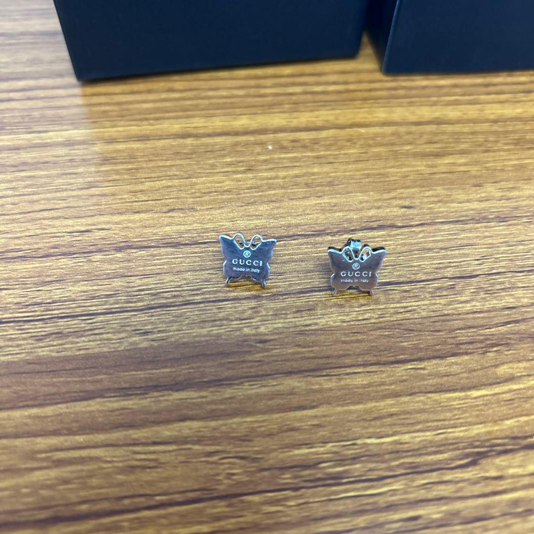 L*a様 GUCCI シルバーピアス 蝶型　箱付き