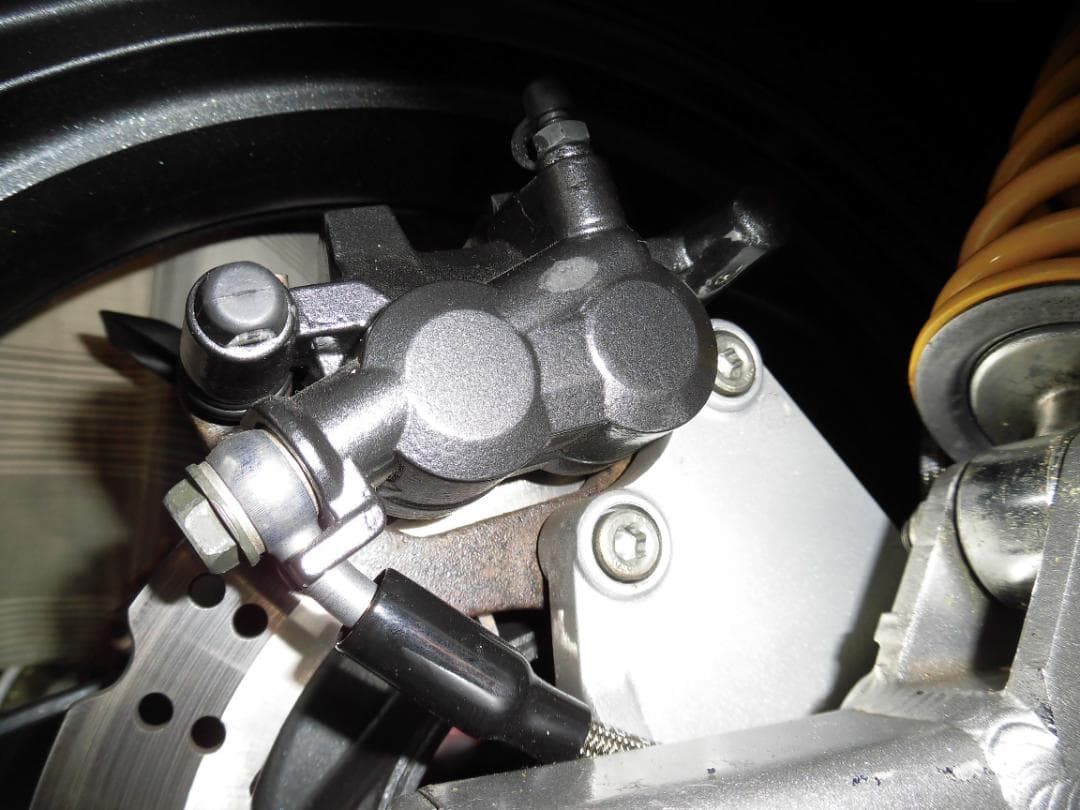ゼファー400(Ｃ型)　リアブレーキキャリパー(2pot) バリオスにも