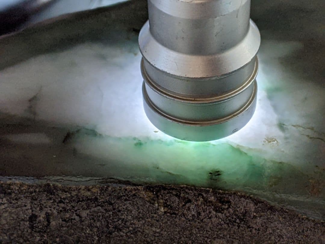 （314）ミャンマー産ヒスイ原石kgオーバー