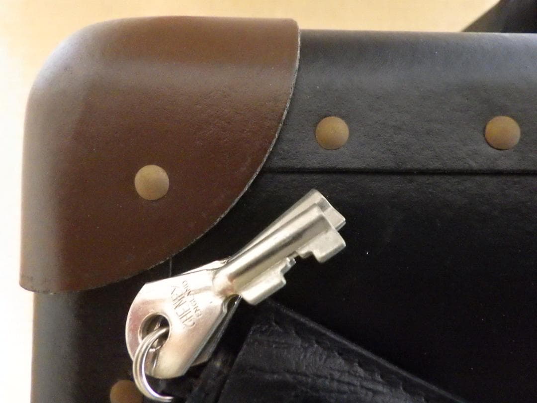 グローブトロッターキャリーケース　黒