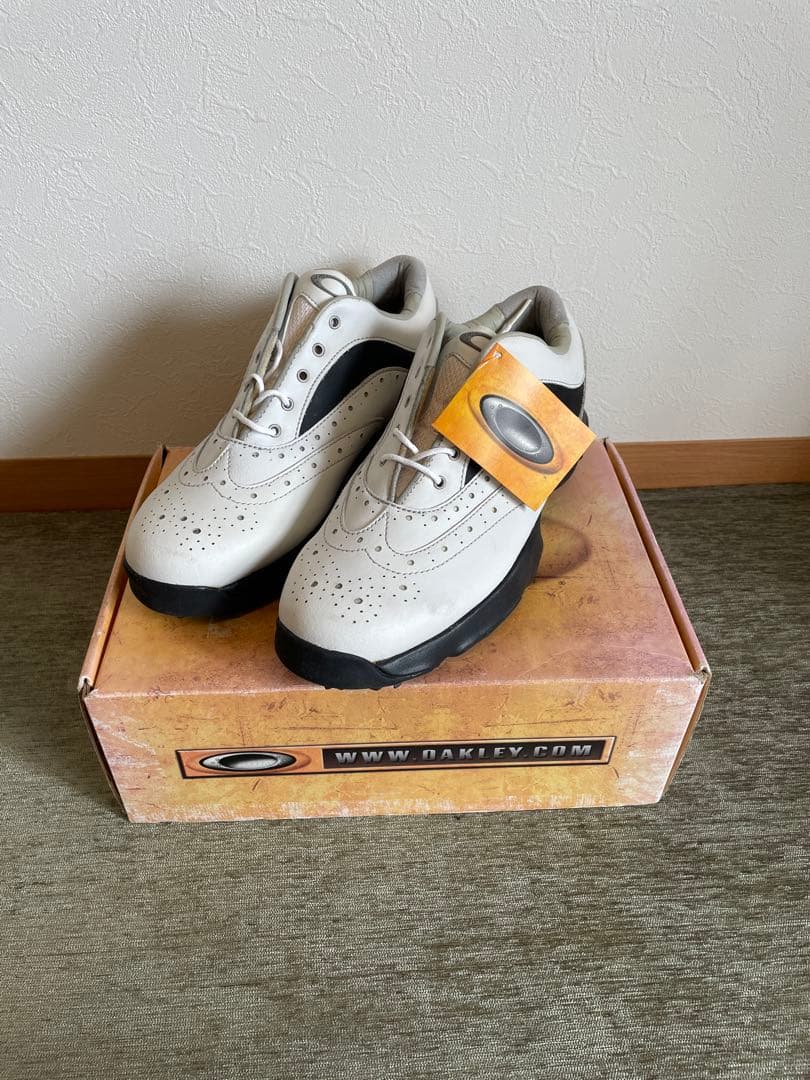 【新品】2002年製 OAKLEY ゴルフシューズ 25.5cm 白 箱付き