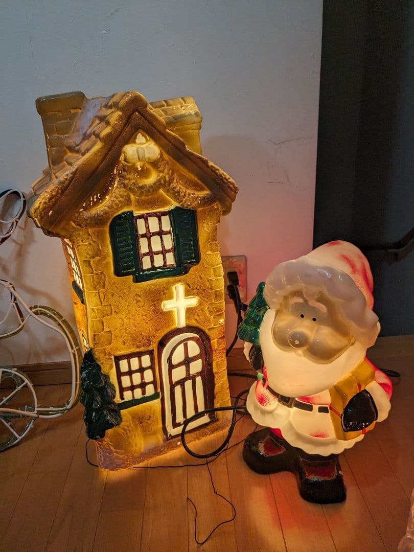 クリスマス　サンタ　イルミネーション　野外　教会　玄関先　店舗