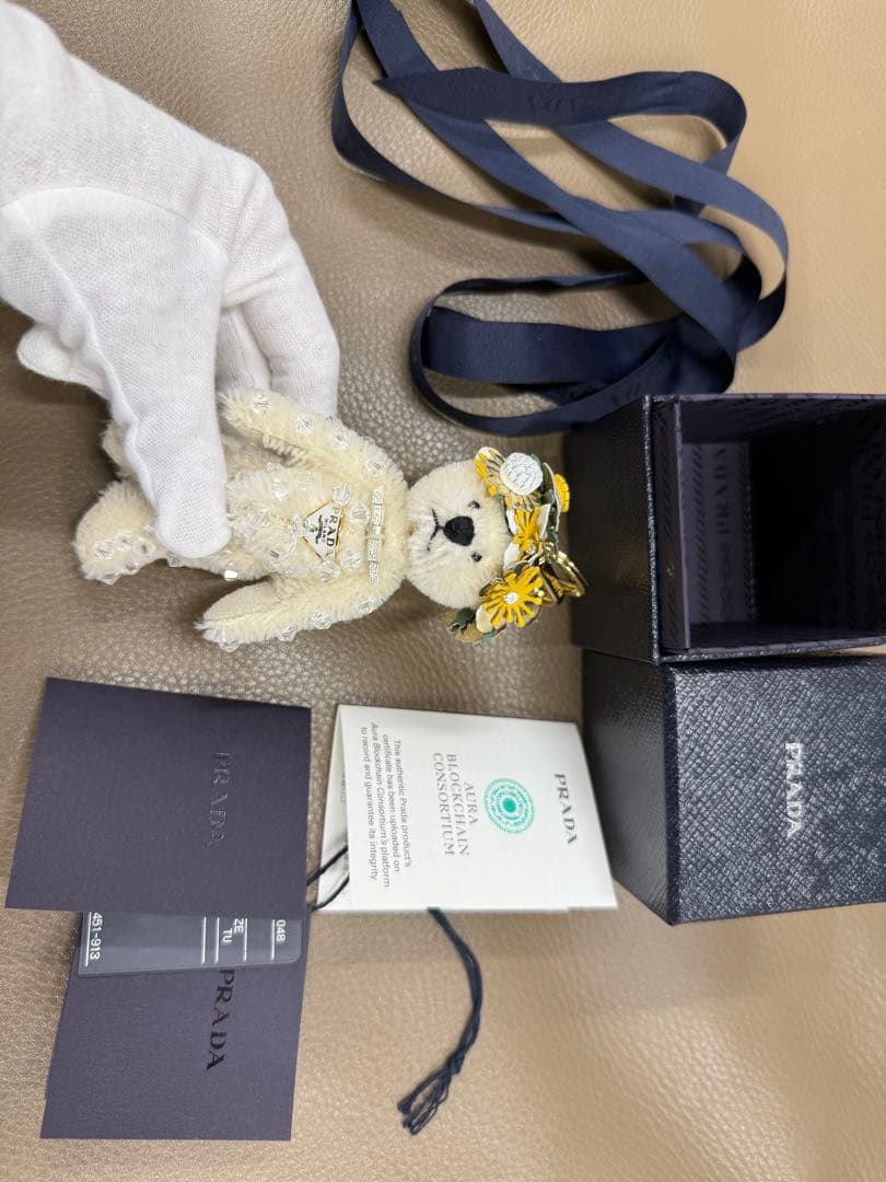 PRADA クマ型キーホルダー　1TO048