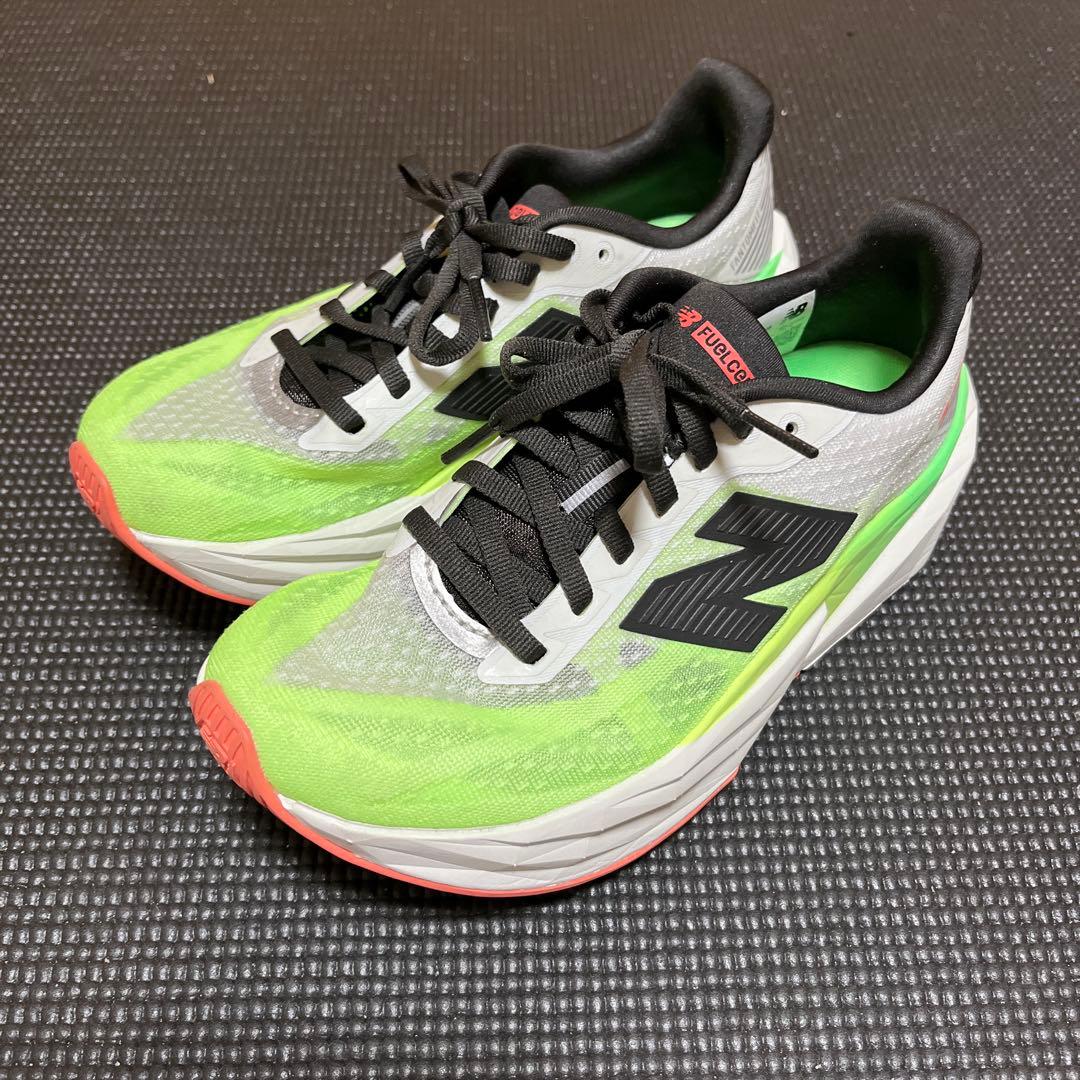 New Balance FUELCELL REBEL V4 レース用シューズ