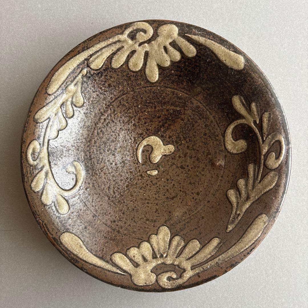 やちむん　大皿　読谷山焼　陶器　北窯　宮城正享　8寸皿　イッチン　菊花唐草　沖縄